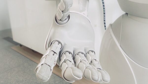 Илон Маск против OpenAI: полная история войны за будущее ИИ